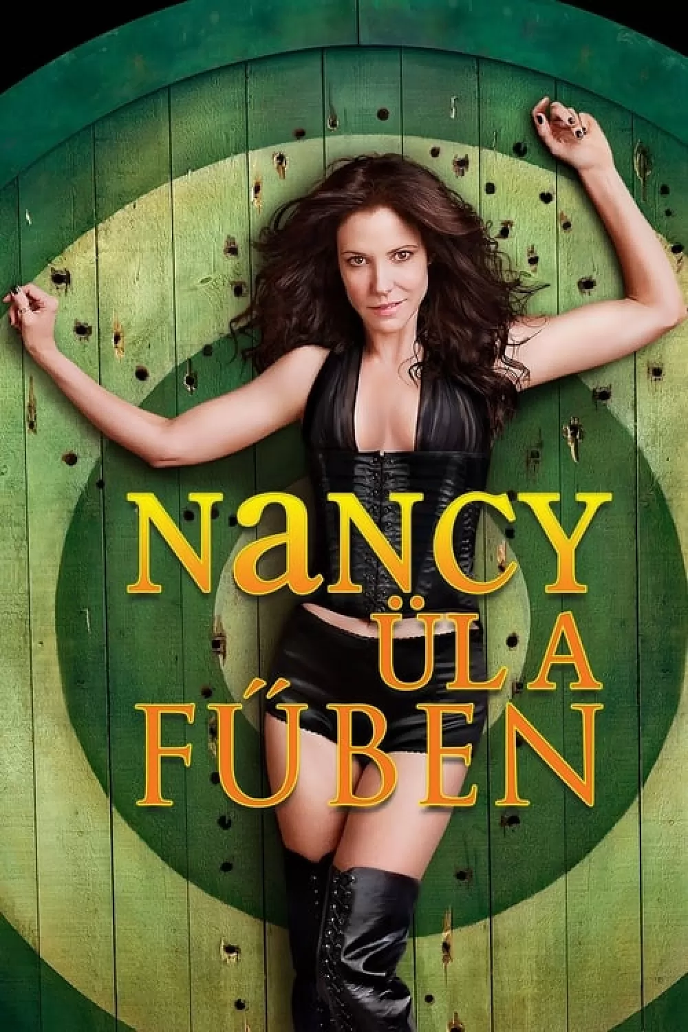 Nancy ül a fűben online